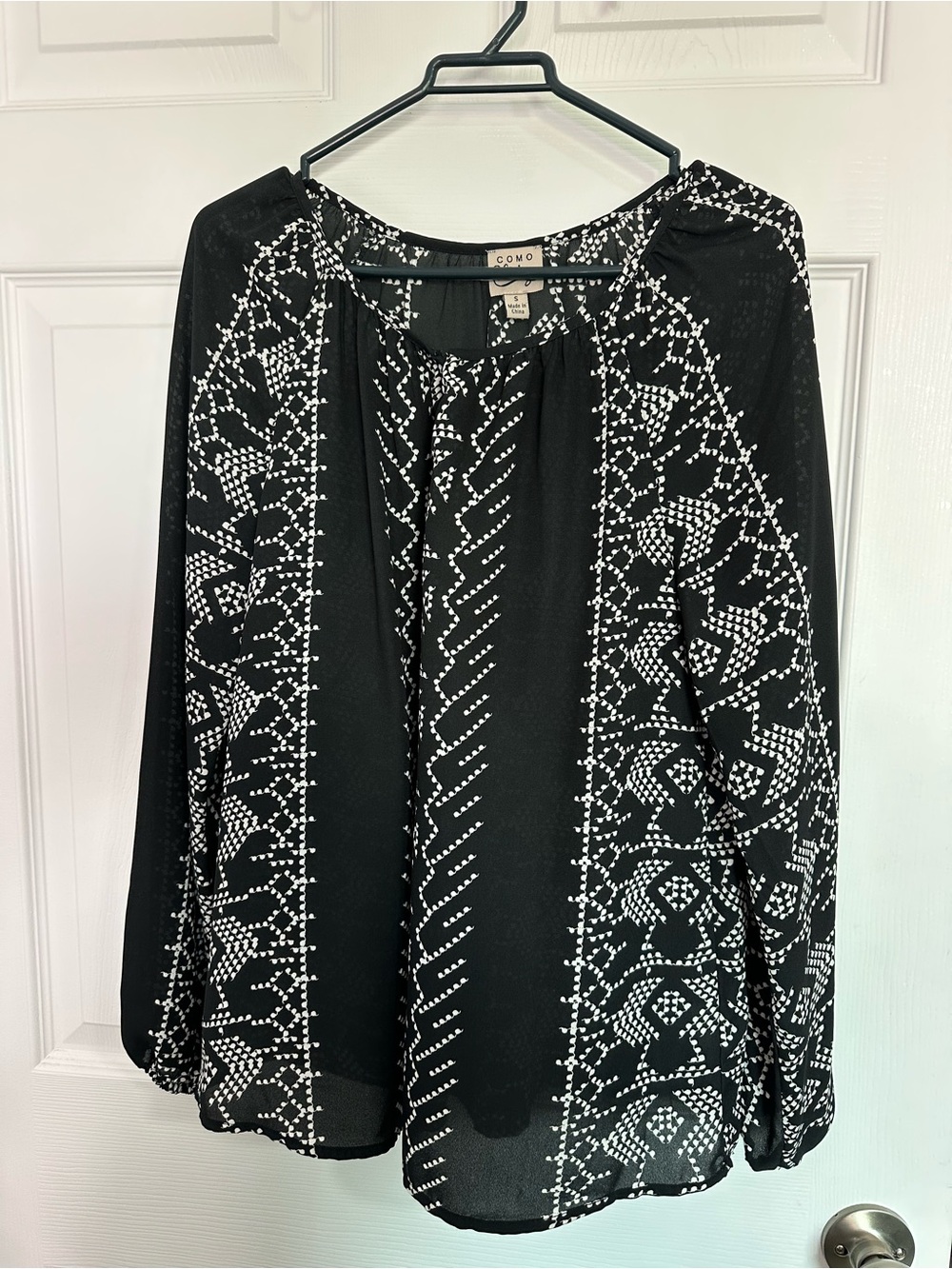 Como Vintage Black and White Geometric Blouse